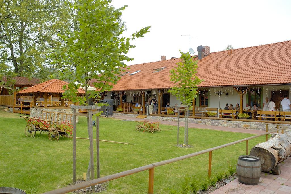 Hotel Na Statku Mirošov Mirosov (Rokycany) Exterior foto